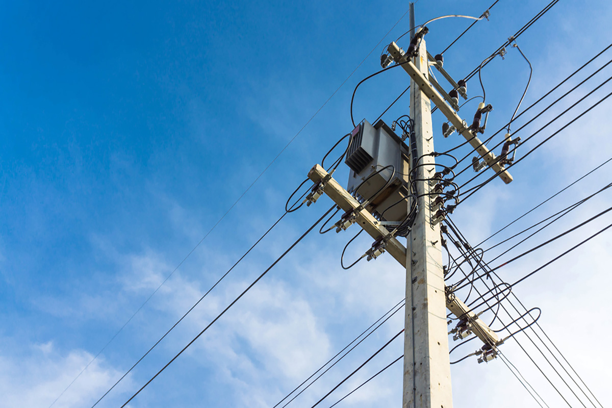 Powering the Energy Transition: Why Ester-Filled and Smart Transformers Are Replacing Legacy Grid Units